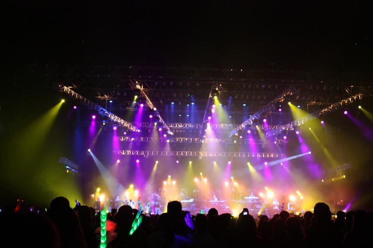 北京舞臺燈光音響設備:專業舞臺燈光的八大要素_北京藝聲嘉業音響科技